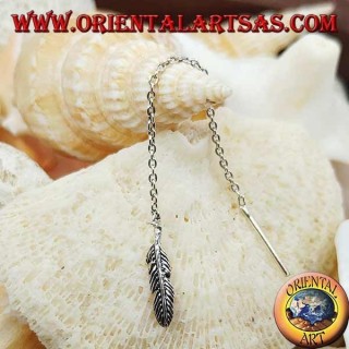 Pendientes de cadena de plata con pluma de 6 cm.
