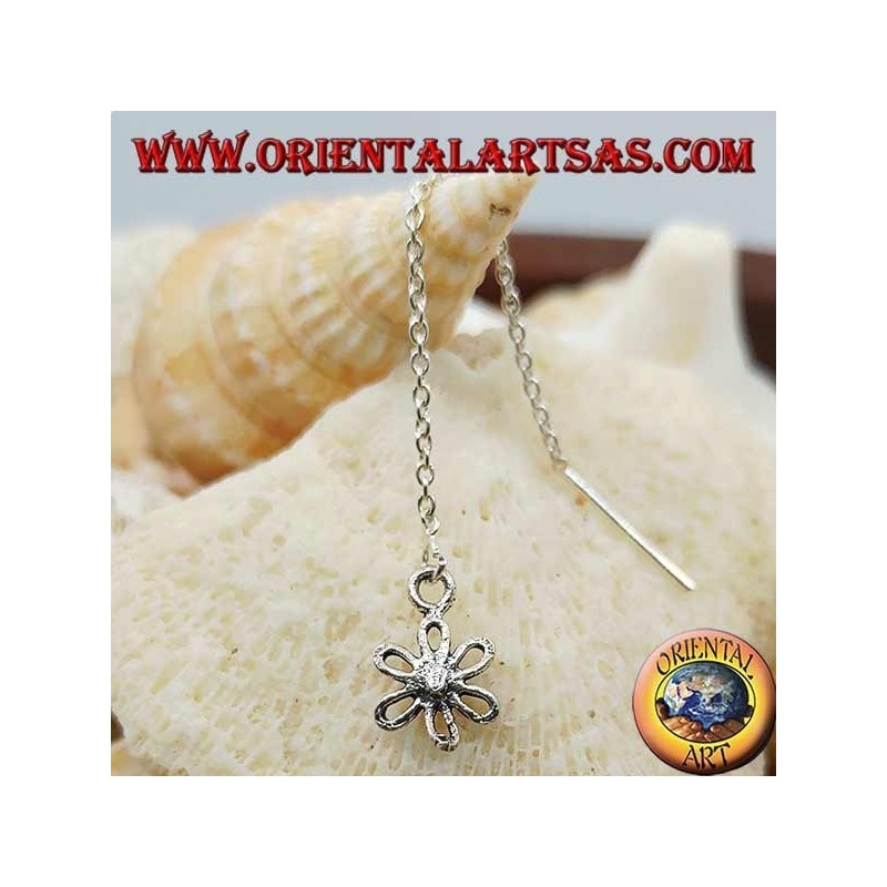 Pendientes de cadena de plata con flor de 6 cm.