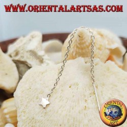 Pendientes de cadena de plata con estrella lisa de 6 cm.