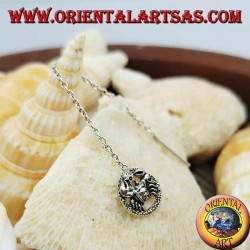 Boucles d'oreilles chaîne en argent avec crabe dans le cercle de 7 cm.