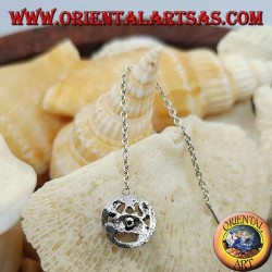 Silver chain earrings with crab in the 7 cm circle.