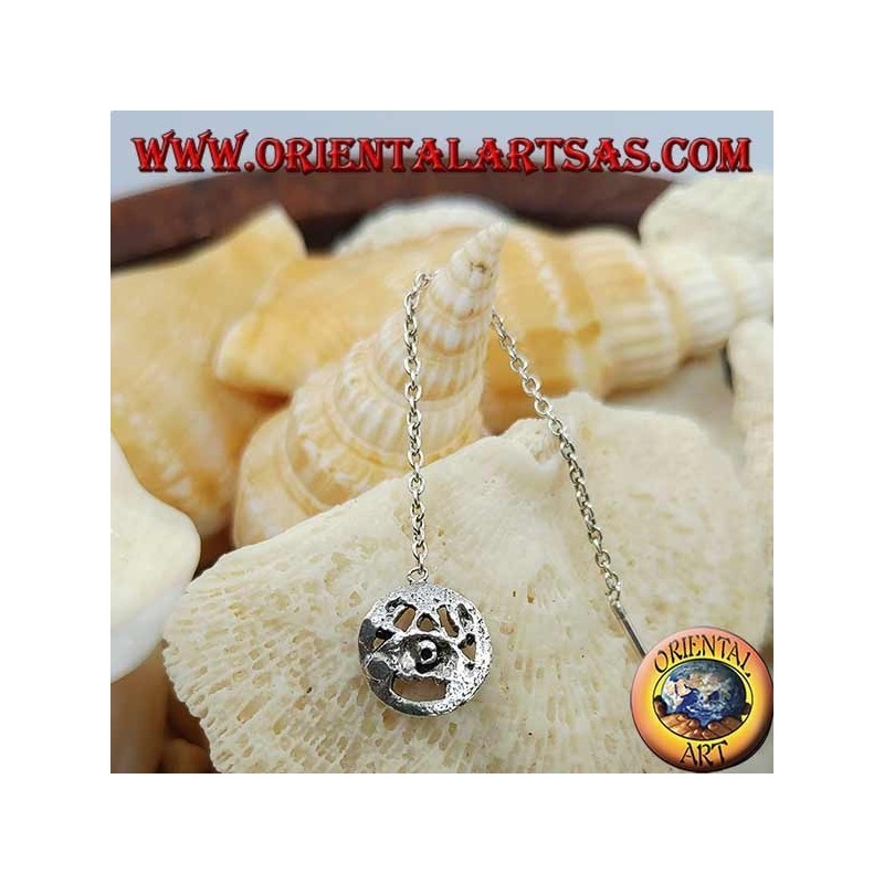 Silver chain earrings with crab in the 7 cm circle.
