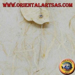 Silberne Ohrringe mit einer konvexen Sternkette mit 9 cm weißen Strasssteinen