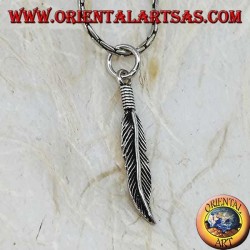 Pendentif plume en argent avec courbe à la pointe (symbole de purification)