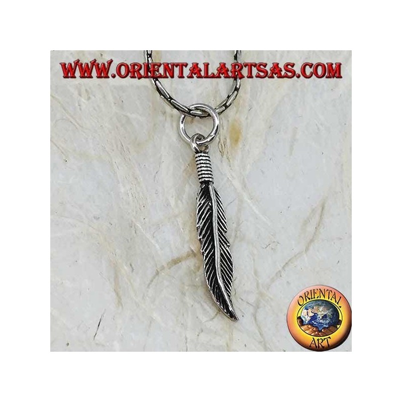 Pendentif plume en argent avec courbe à la pointe (symbole de purification)