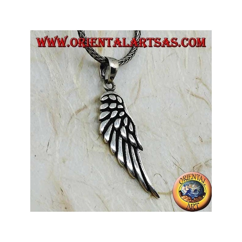 Ciondolo in argento a forma di ala d'angelo con piume in rilievo