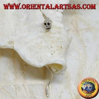 Orecchini in argento a catenina teschio e filo ondulato da 3 cm