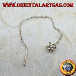 Pendientes de plata con cadena de flores de seis pétalos con pedrería blanca de 8 cm.