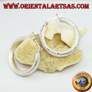 Wide hoop silver earrings with 30 mm lever closure