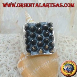 Bague carrée en argent avec pointes