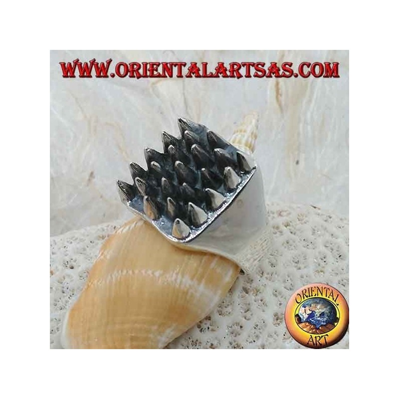 Quadratischer Silberring mit Stacheln