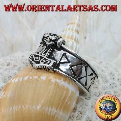 Anillo de plata con runas nórdicas grabadas y martillo de Thor en relieve