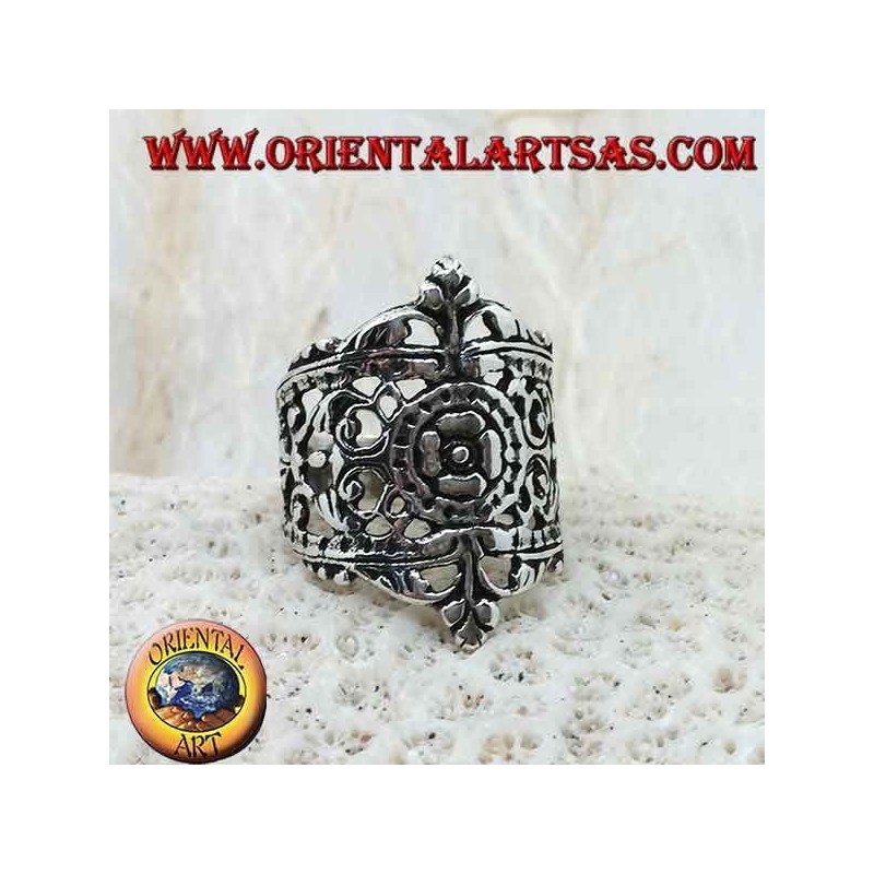 Anello in argento con decori floreali in stile Liberty traforati