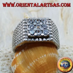 Silberring mit neun weißen Zirkonen