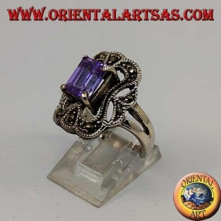 Abgeschrägter Silberring mit rechteckigem Amethyst, umgeben von Markasit