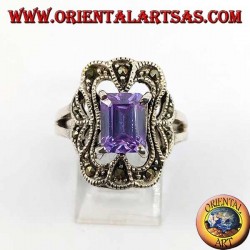 Abgeschrägter Silberring mit rechteckigem Amethyst, umgeben von Markasit