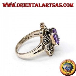 Abgeschrägter Silberring mit rechteckigem Amethyst, umgeben von Markasit