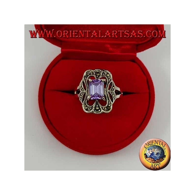 Anello in argento smussato con ametista rettangolare incastonata contornata da marcassite