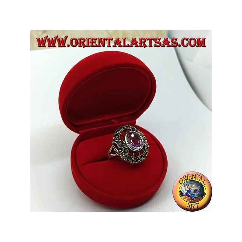 Anello in argento a forma di boccino con ametista ovale naturale e marcassite