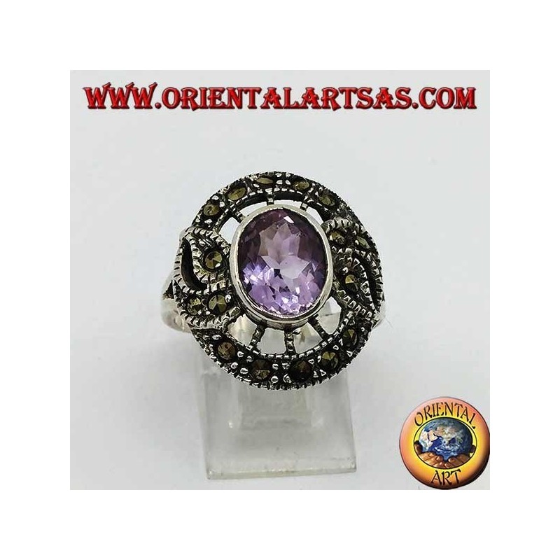 Anello in argento a forma di boccino con ametista ovale naturale e marcassite