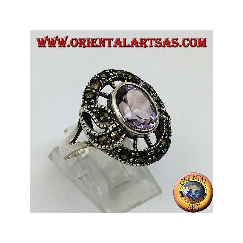 Anello in argento a forma di boccino con ametista ovale naturale e marcassite