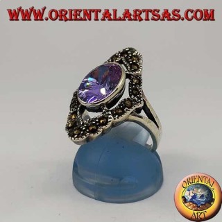 Rhomboidaler Silberring mit natürlichem ovalem Amethyst, umgeben von Markasit