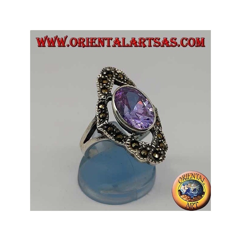 Anillo de plata romboidal con amatista ovalada natural rodeada de marcasita