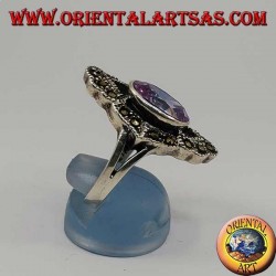 Rhomboidaler Silberring mit natürlichem ovalem Amethyst, umgeben von Markasit