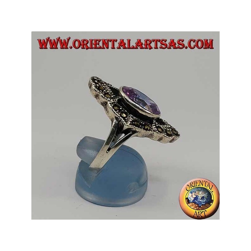 Rhomboidaler Silberring mit natürlichem ovalem Amethyst, umgeben von Markasit
