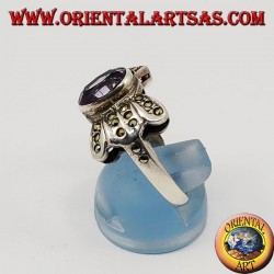 Anillo de plata con amatista ovalada natural rodeada de marcasita