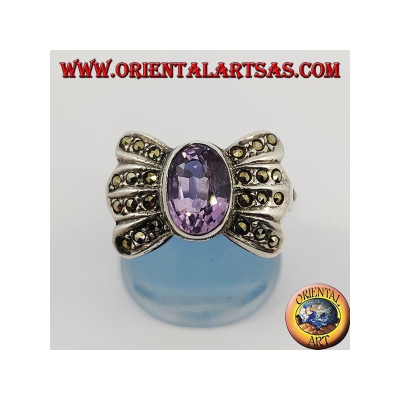Anello in argento a fiocco con ametista ovale naturale contornata da marcassite