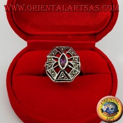 Anillo de plata octogonal con amatista ovalada natural rodeada de marcasita