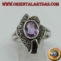 Anillo de plata con amatista ovalada natural y ónice rodeado de marcasita