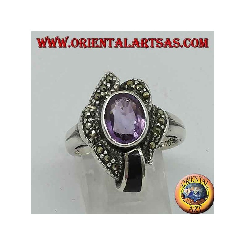 Anillo de plata con amatista ovalada natural y ónice rodeado de marcasita