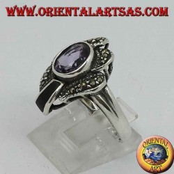 Anillo de plata con amatista ovalada natural y ónice rodeado de marcasita