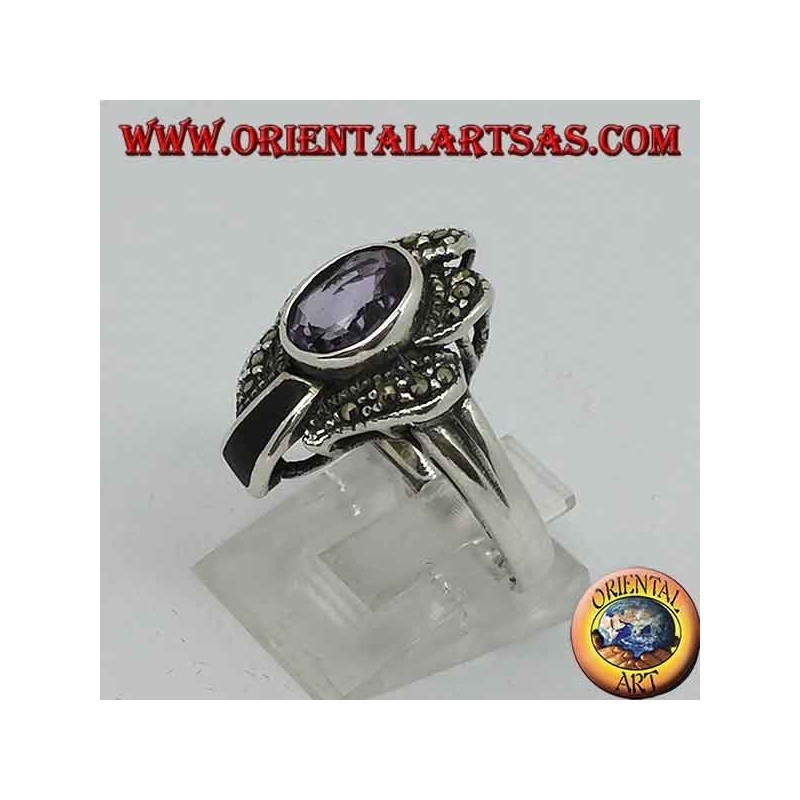 Anillo de plata con amatista ovalada natural y ónice rodeado de marcasita