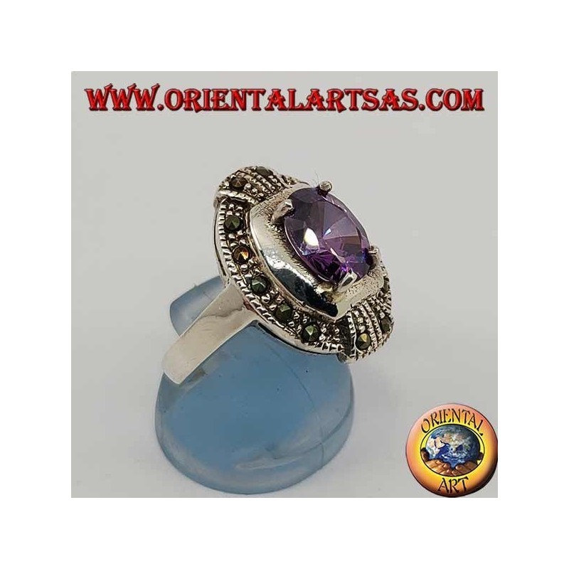 Anello in argento ellittico con ametista naturale ovale incastonata e marcassite