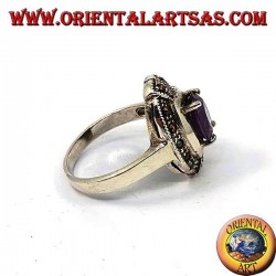 Anillo elíptico de plata con conjunto ovalado natural y amatista de marcasita