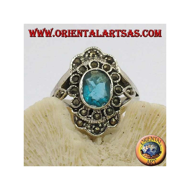 Anillo de plata margarita con topacio azul ovalado y marcasita