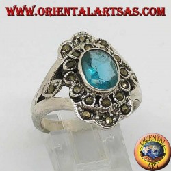 Anillo de plata margarita con topacio azul ovalado y marcasita