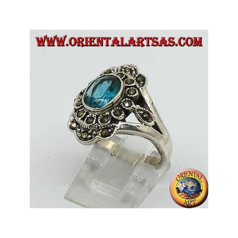 Anillo de plata margarita con topacio azul ovalado y marcasita