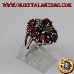 Anillo doble flor de plata de marcasita y granate con granate redondo en relieve