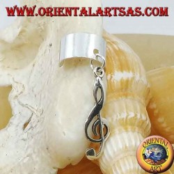 Suave brazalete en plata con clave de sol colgante