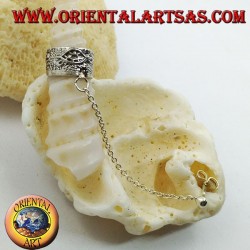 Pendiente de plata con cadena, punteado con tortugas en relieve.