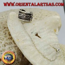 Pendiente de plata con cadena, rosas en alto relieve.