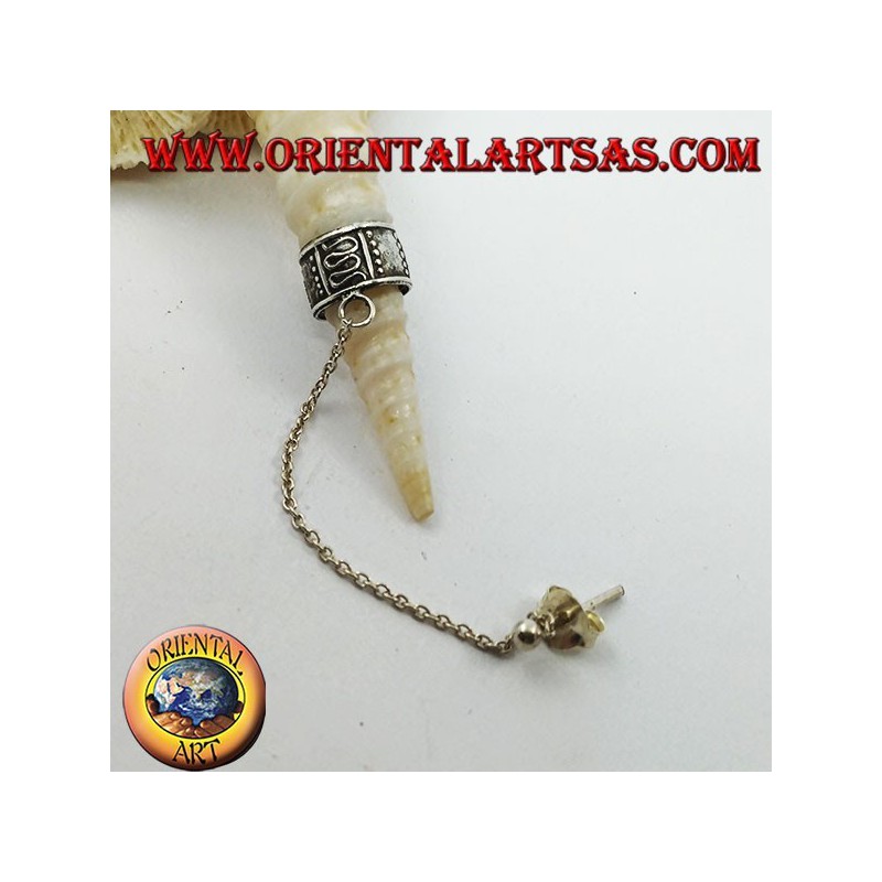 Orecchino Ear Cuff in argento con catenella, serpentine e puntini in altorilievo