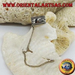 Pendiente de plata con cadena de oreja, rombo en alto relieve