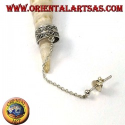 Pendiente de plata con cadena, adorno con flores en alto relieve