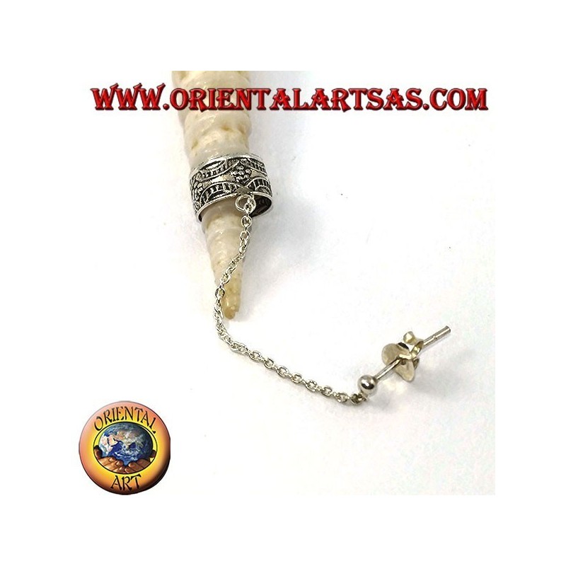 Pendiente de plata con cadena, adorno con flores en alto relieve