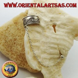 Orecchino Ear Cuff in argento con catenella, disegni ad ondina in altorilievo